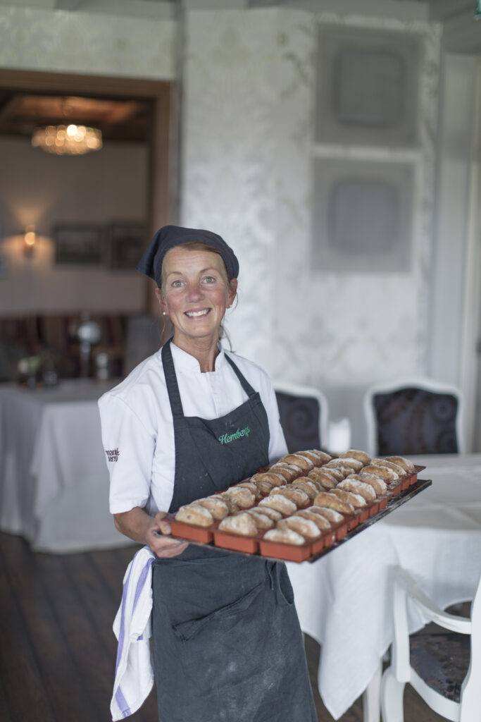 Nybakat kuvertbröd - bakat av vår härliga kallskänka med surdeg och kärlek