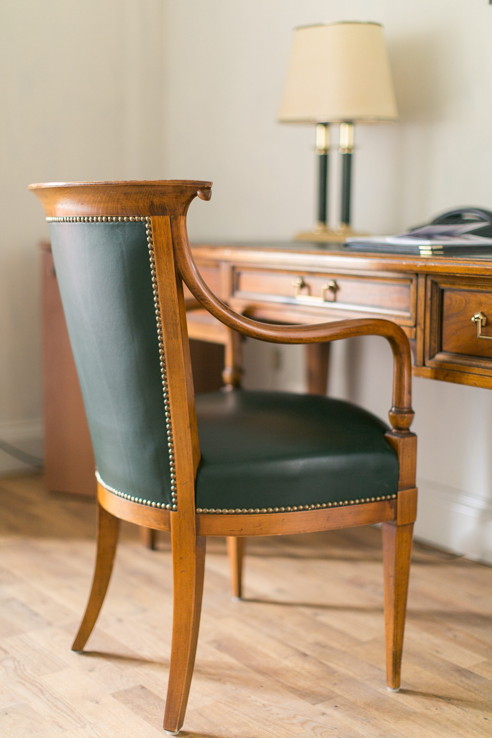 Karmstol vid skrivbord i Svit Penthouse