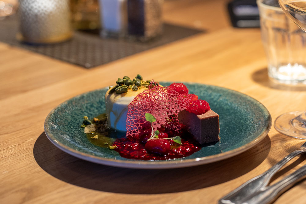 Vårt kök har en förkärlek till desserter, välkommen att njuta av livets goda på Hestravikens Restaurang nära Isaberg