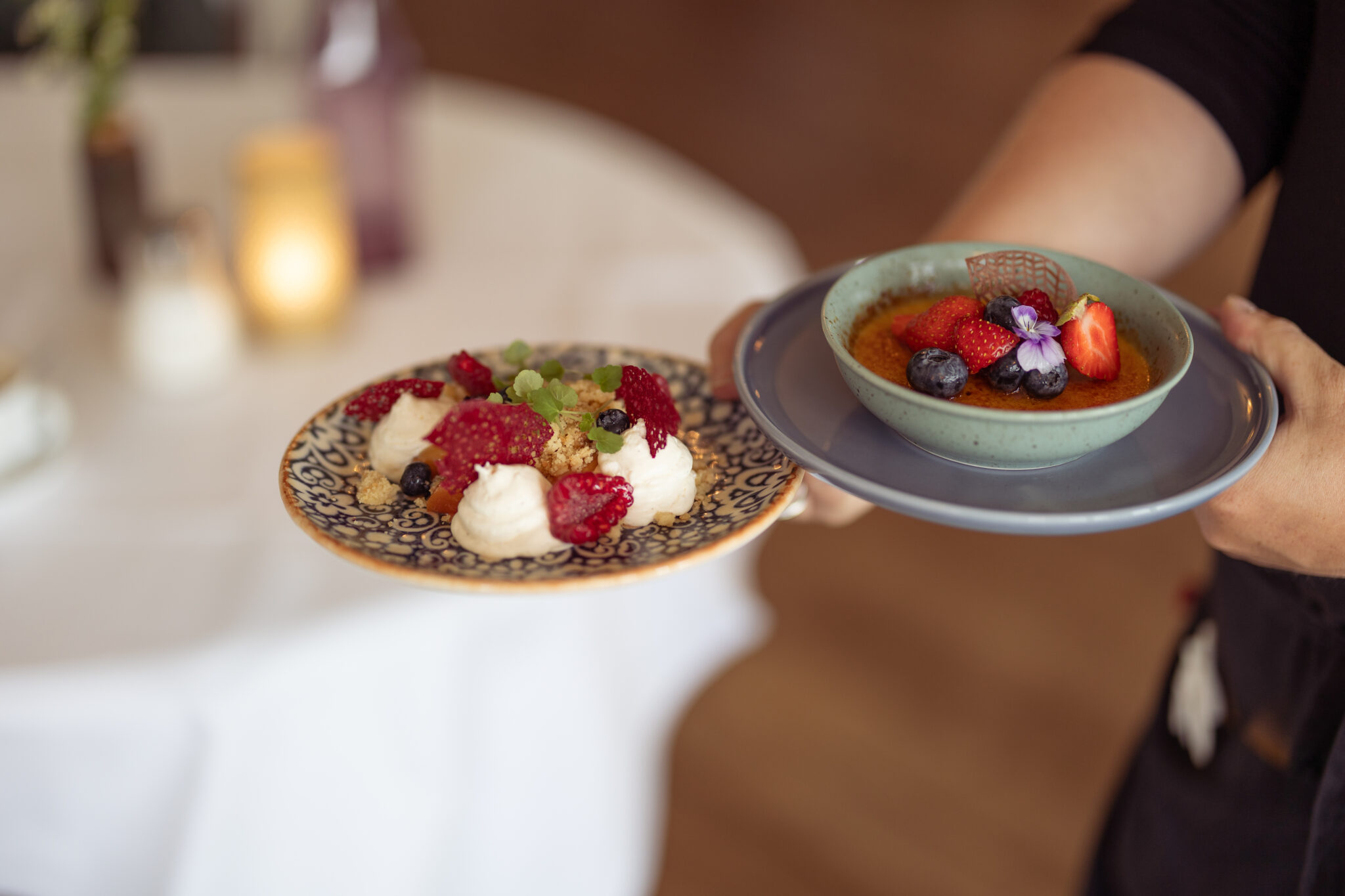 Desserter serverade på Restaurang Hestraviken, med fokus på säsongsanpassade råvaror och Smålands smakrikedom.