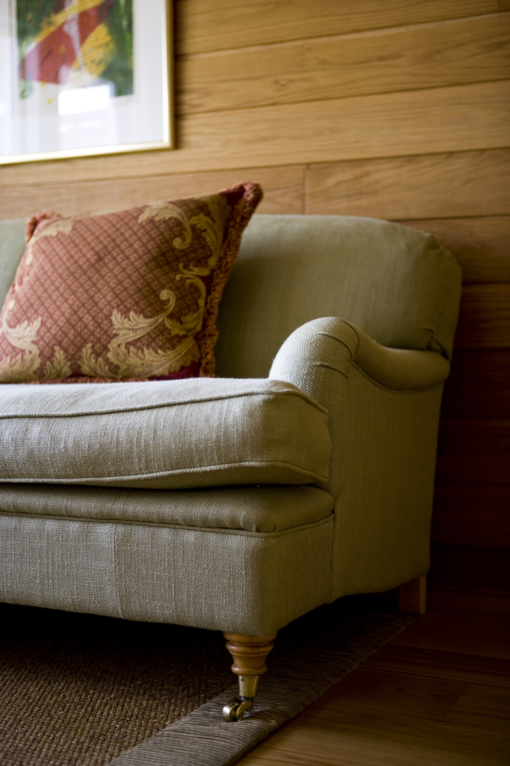 Interiör Dubbelru deluxe Villa 4 soffa med ryggkudde i brända färger