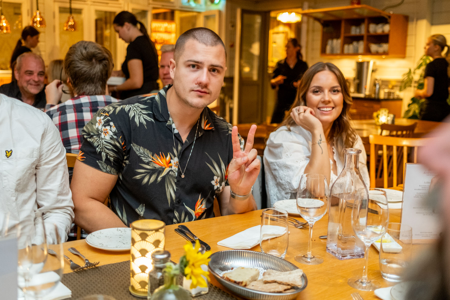 Konferensdeltagare som precis slutfört sin del i Kökets Köksskola - en kulinarisk och social aktivitet för konferenser och företag