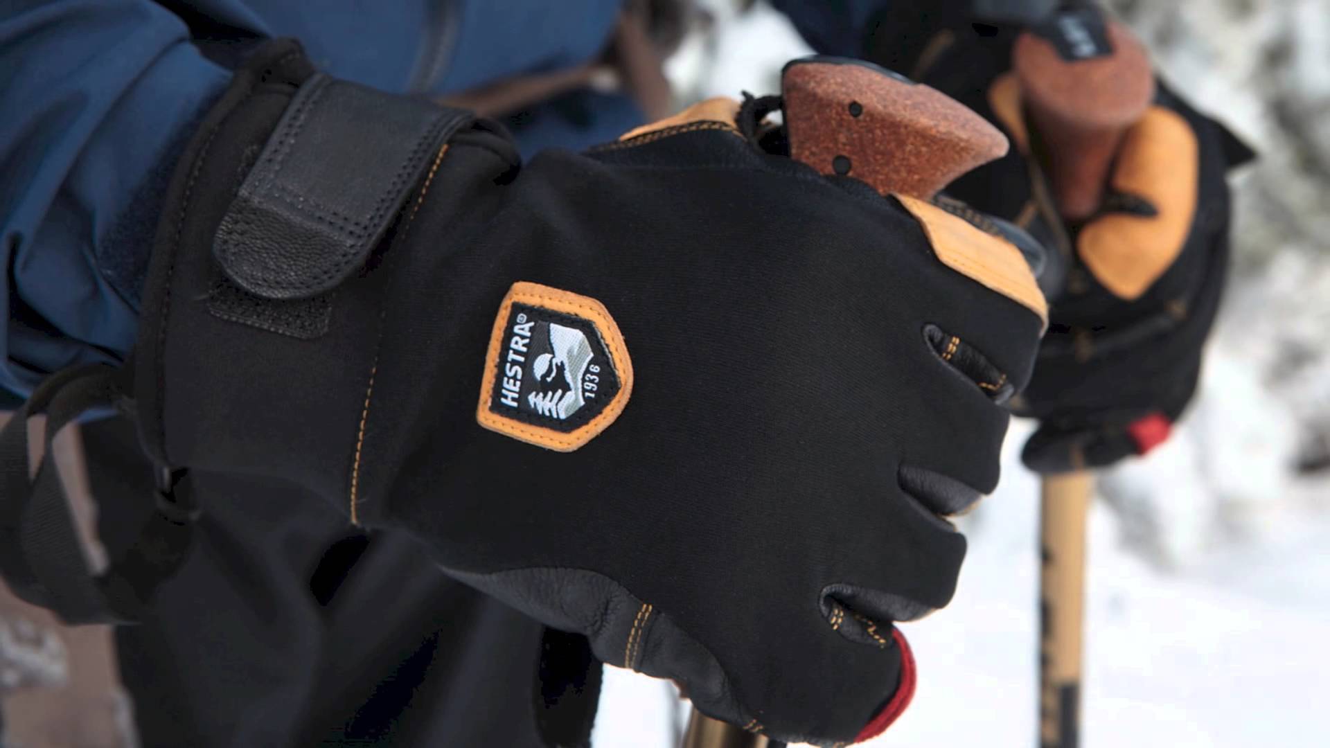 Handskar från lokal tillverkare av skidhandskar i närheten av Hestraviken