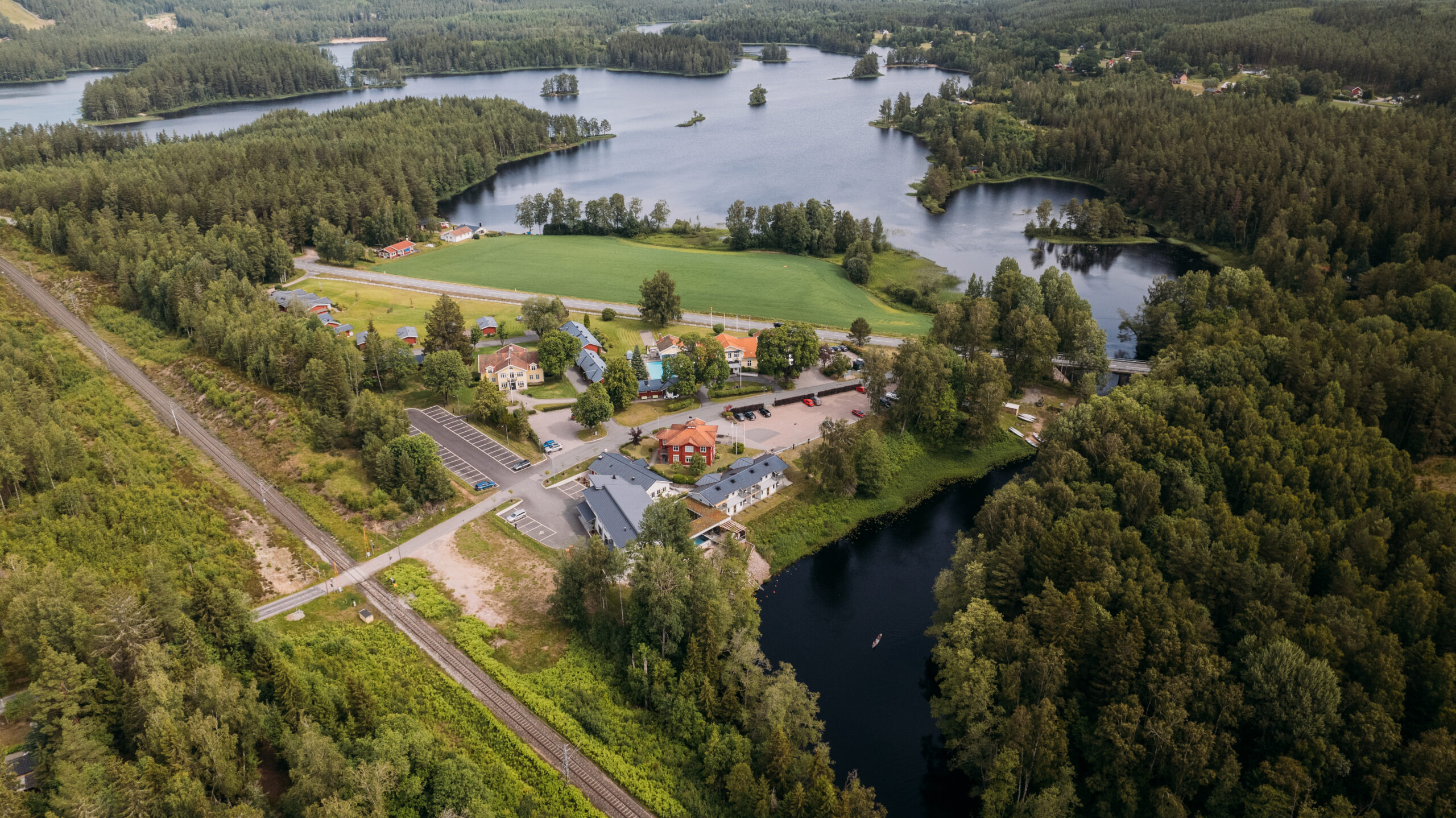 Flygfoto Hestraviken-Hestraviken hotell och spa vid Isaberg i Småland
